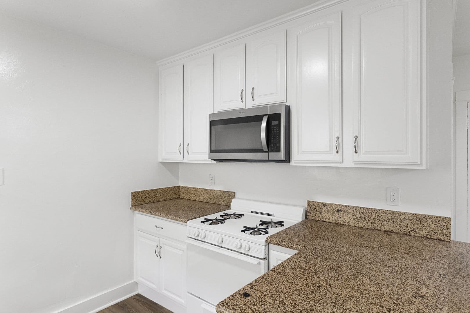 Los Angeles Apartment: 5414 Fountain Ave