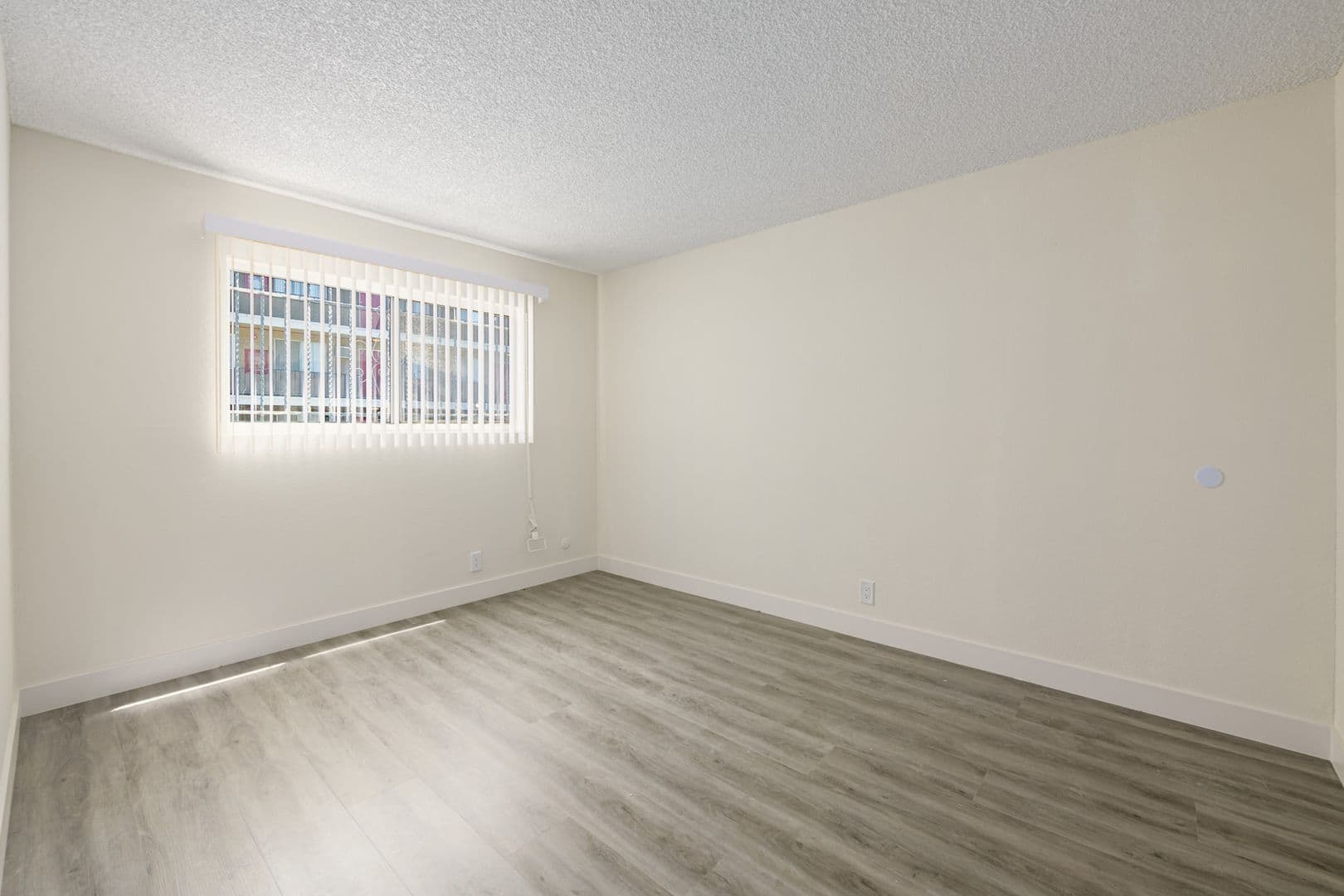 Van Nuys Apartment: 6861 Sepulveda Blvd