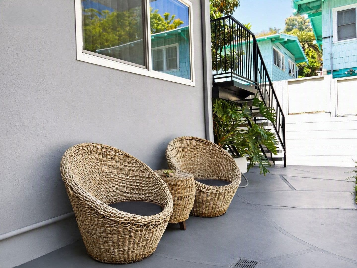 Los Angeles Apartment: 1851 Winona Blvd (Chatelet)