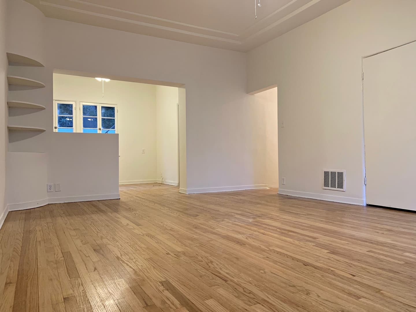 Los Angeles Apartment: 909 S Serrano Ave