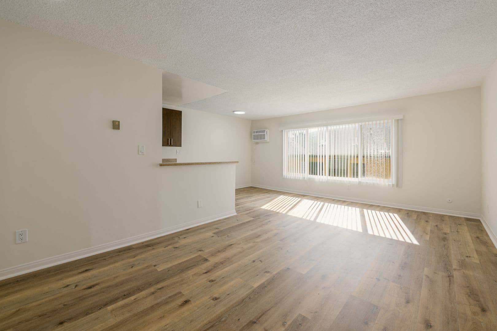 Los Angeles Apartment: 1847 Winona Blvd
