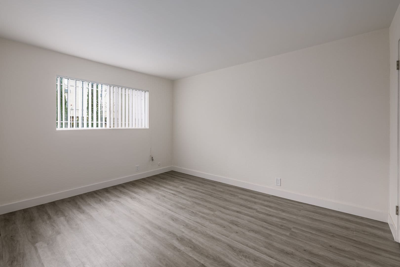 Van Nuys Apartment: 6861 Sepulveda Blvd