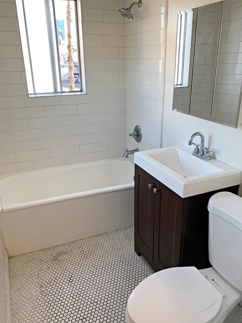 Los Angeles Apartment: 1525 Cassil Place