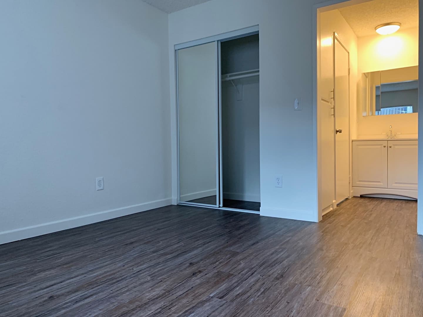 Los Angeles Apartment: 4124 Eagle Rock Blvd