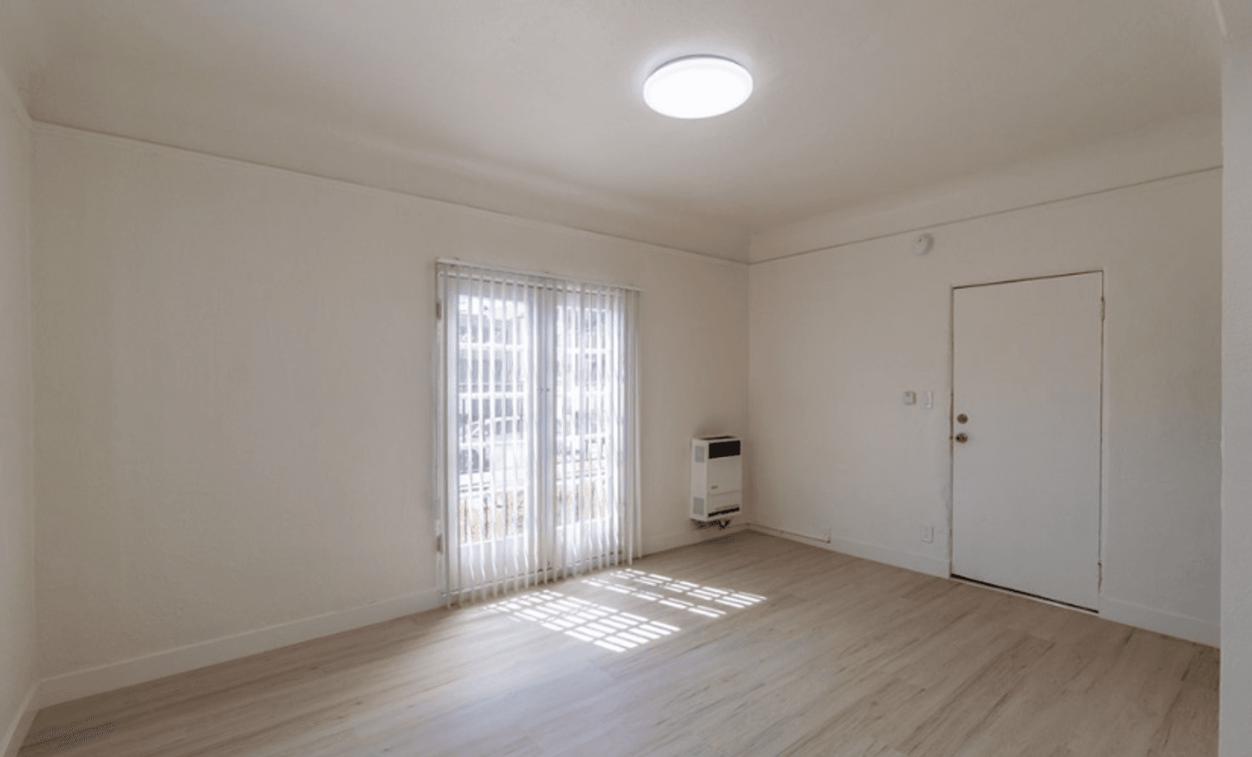 Los Angeles Apartment: 4567 Pickford St