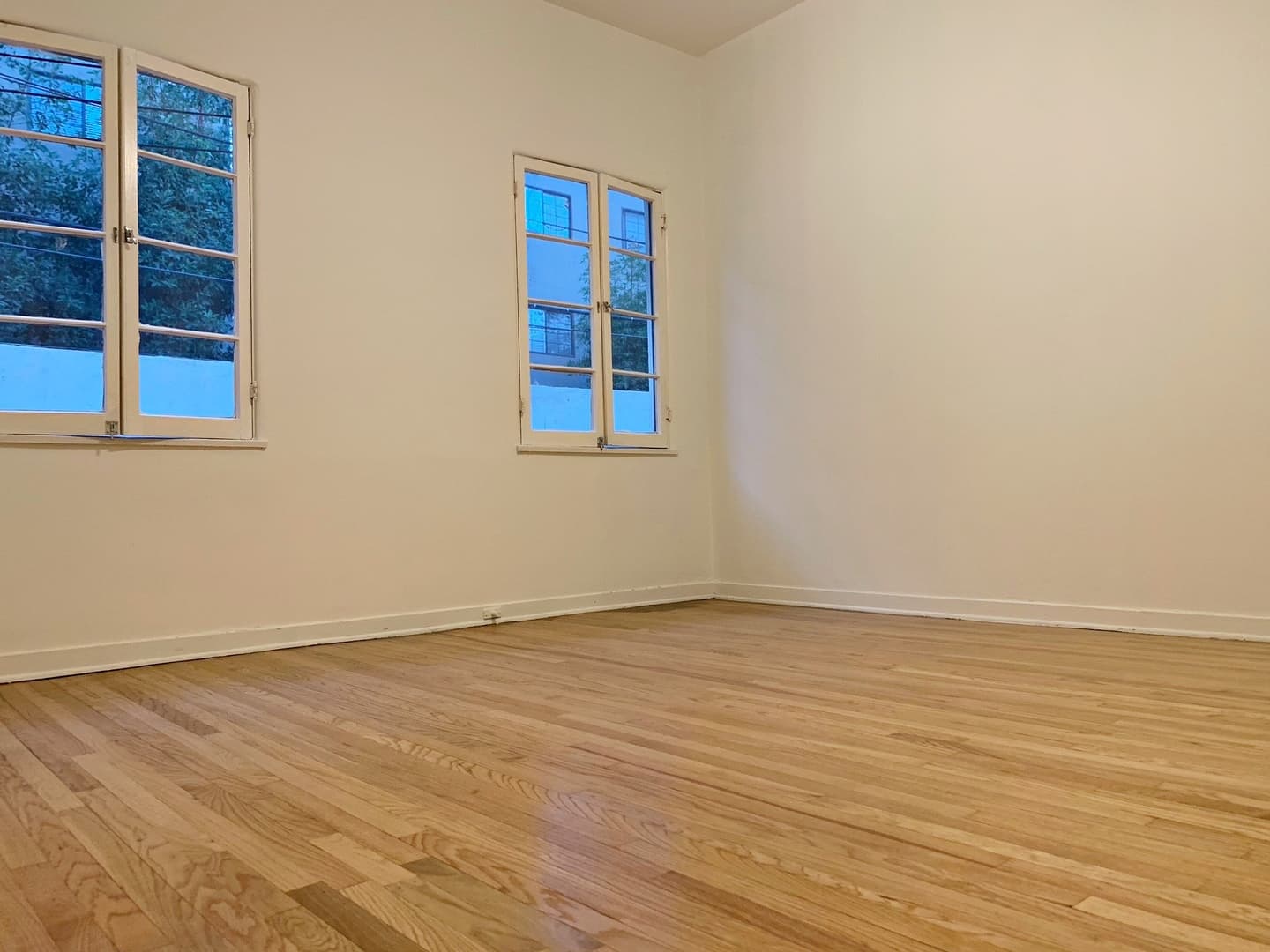 Los Angeles Apartment: 909 S Serrano Ave