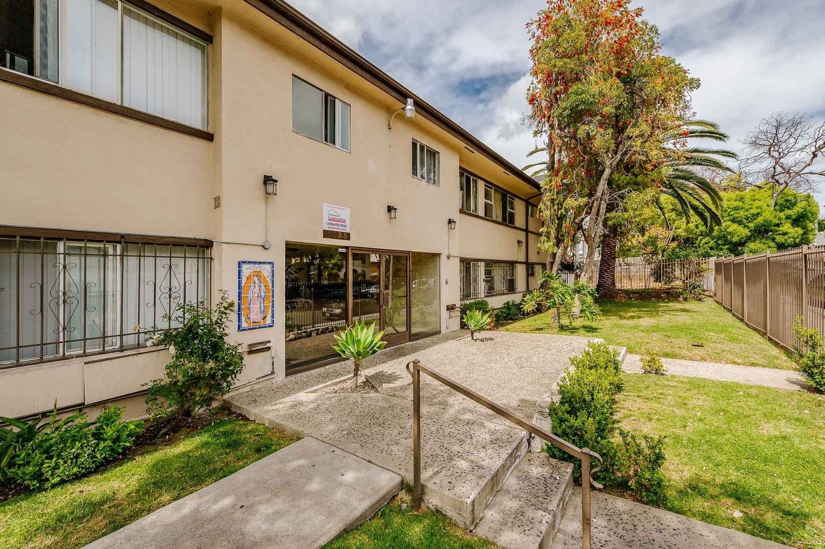 Los Angeles Apartment: 1033 S Westlake Ave