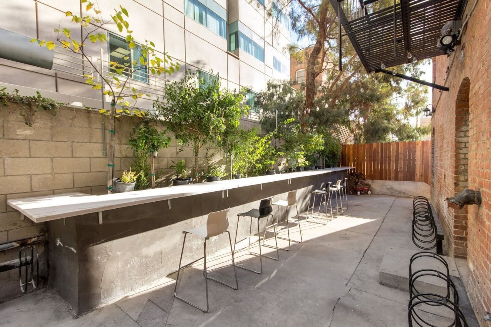 Los Angeles Apartment: 412 S Lake Street