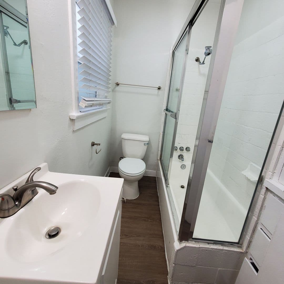 Los Angeles Apartment: 5414 Fountain Ave