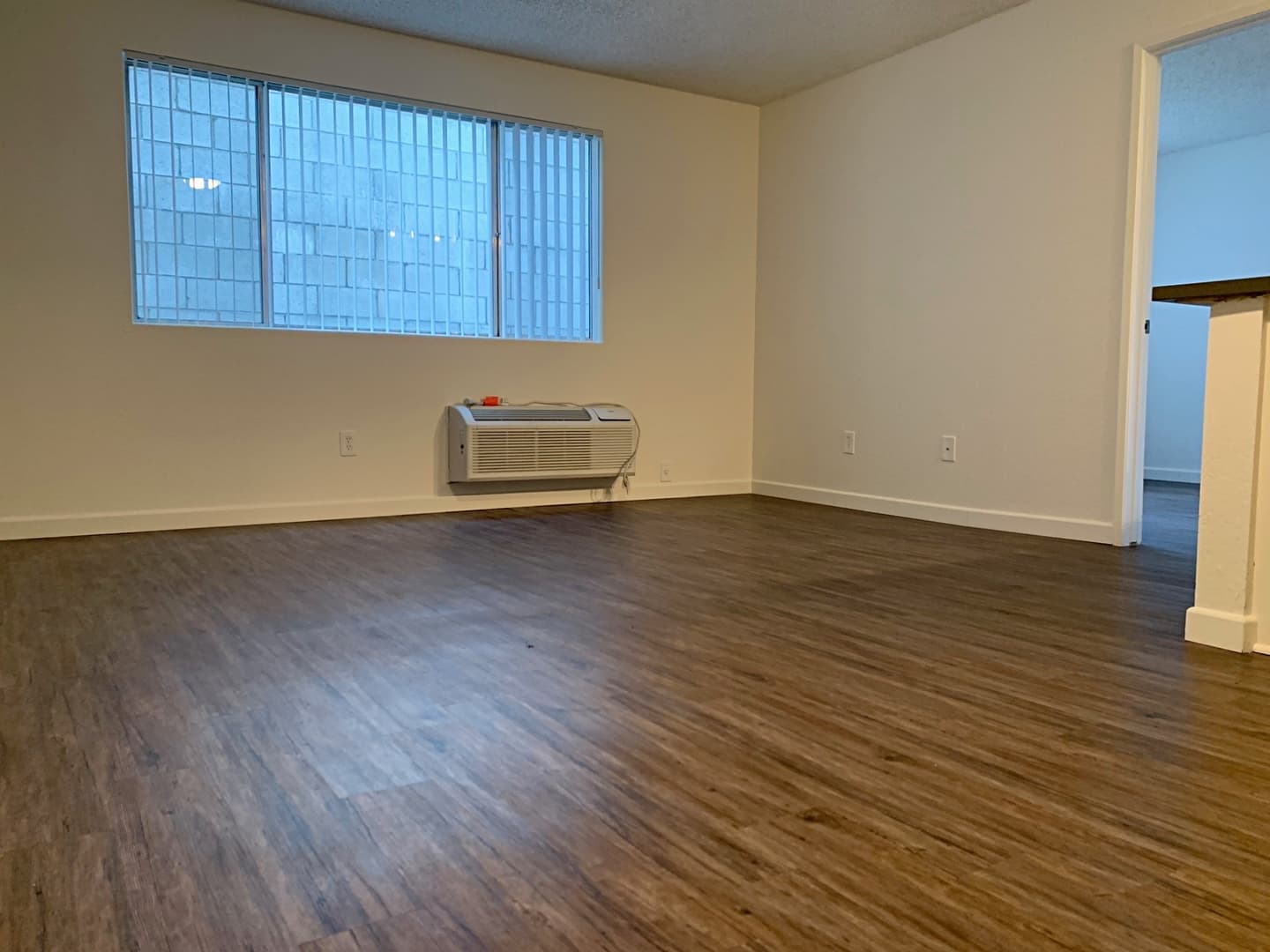 Los Angeles Apartment: 4124 Eagle Rock Blvd