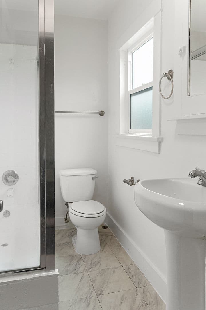 Los Angeles Apartment: 5414 Fountain Ave