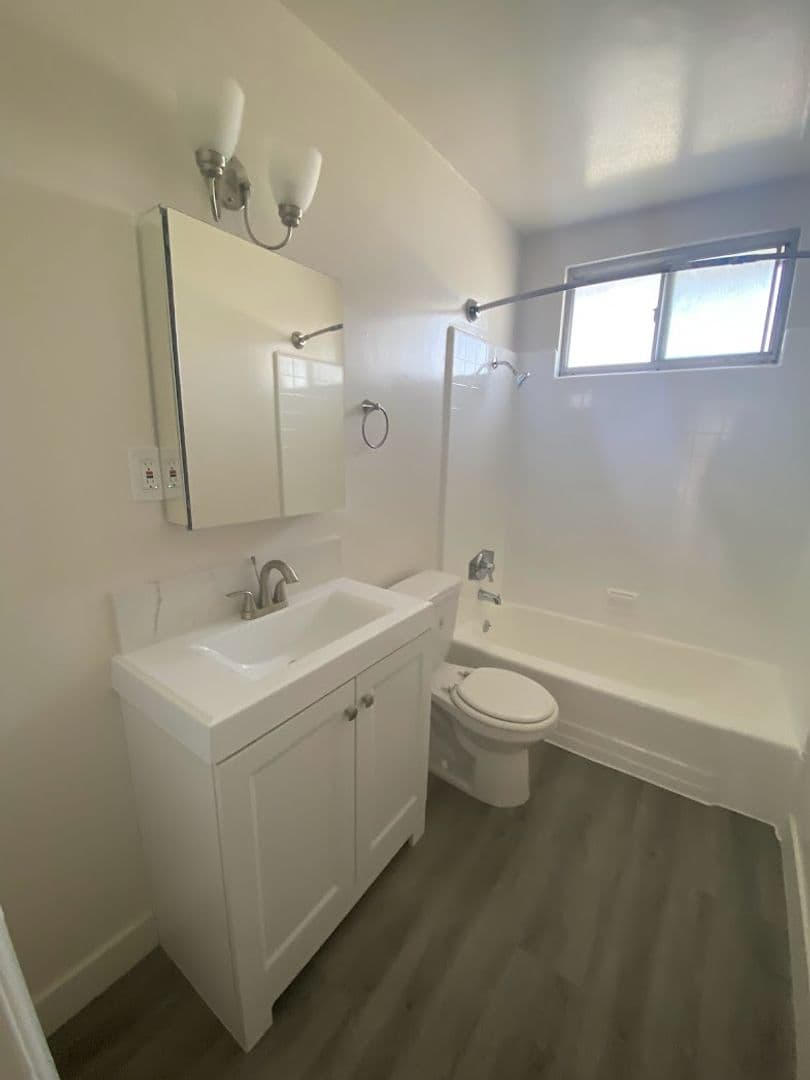 Los Angeles Apartment: 3956 Stevely Ave