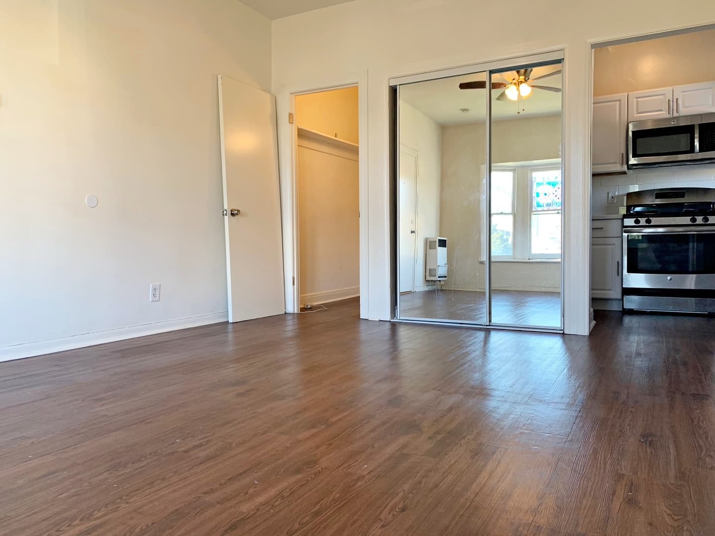 Los Angeles Apartment: 1525 Cassil Place
