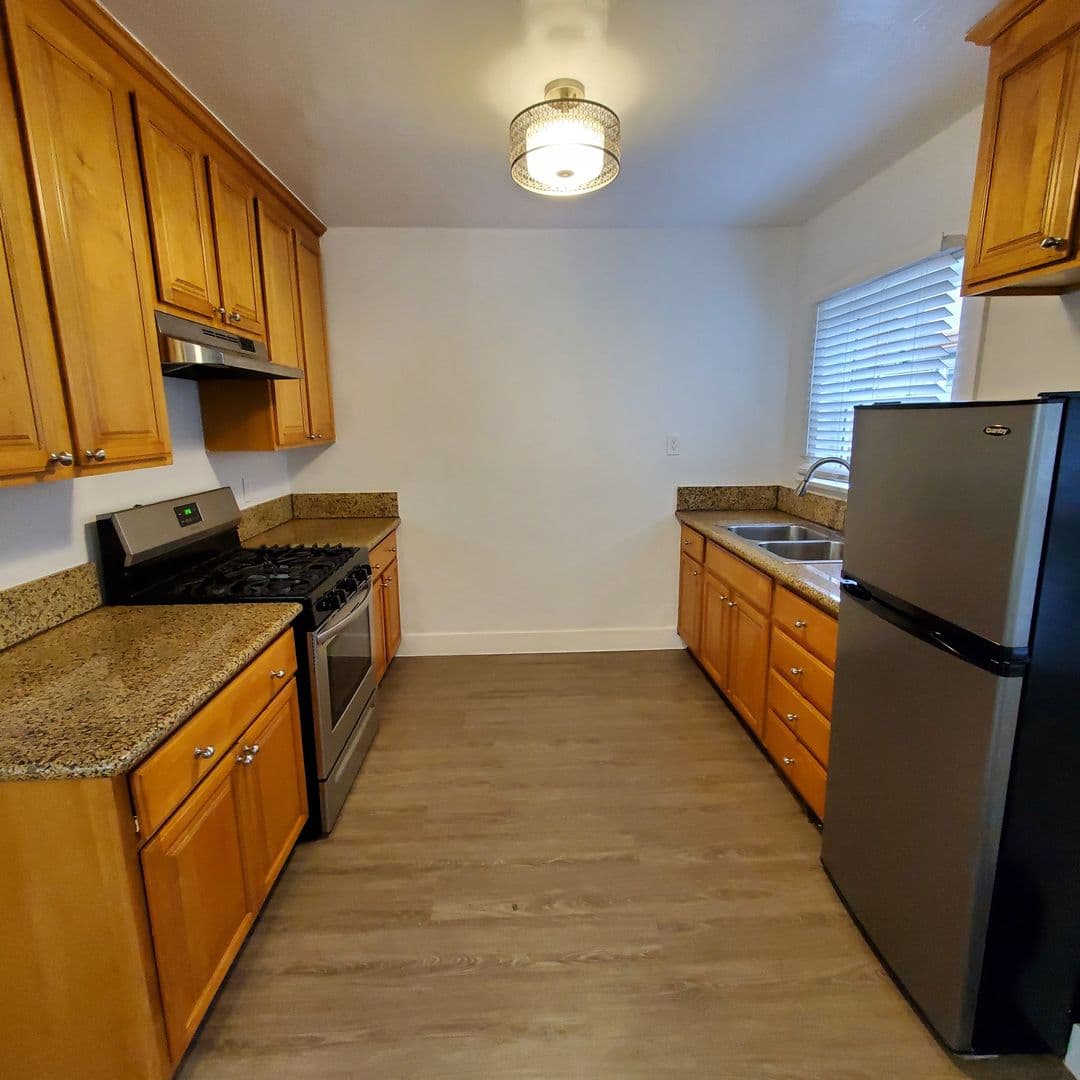 Los Angeles Apartment: 5414 Fountain Ave
