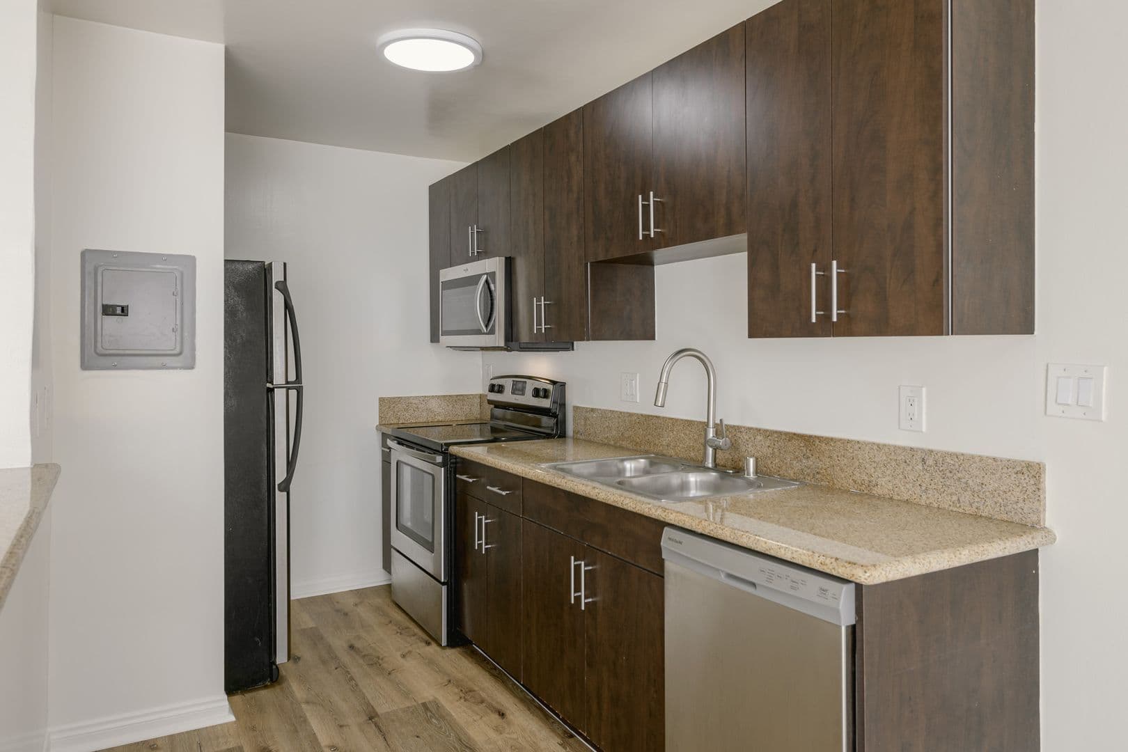Los Angeles Apartment: 1847 Winona Blvd