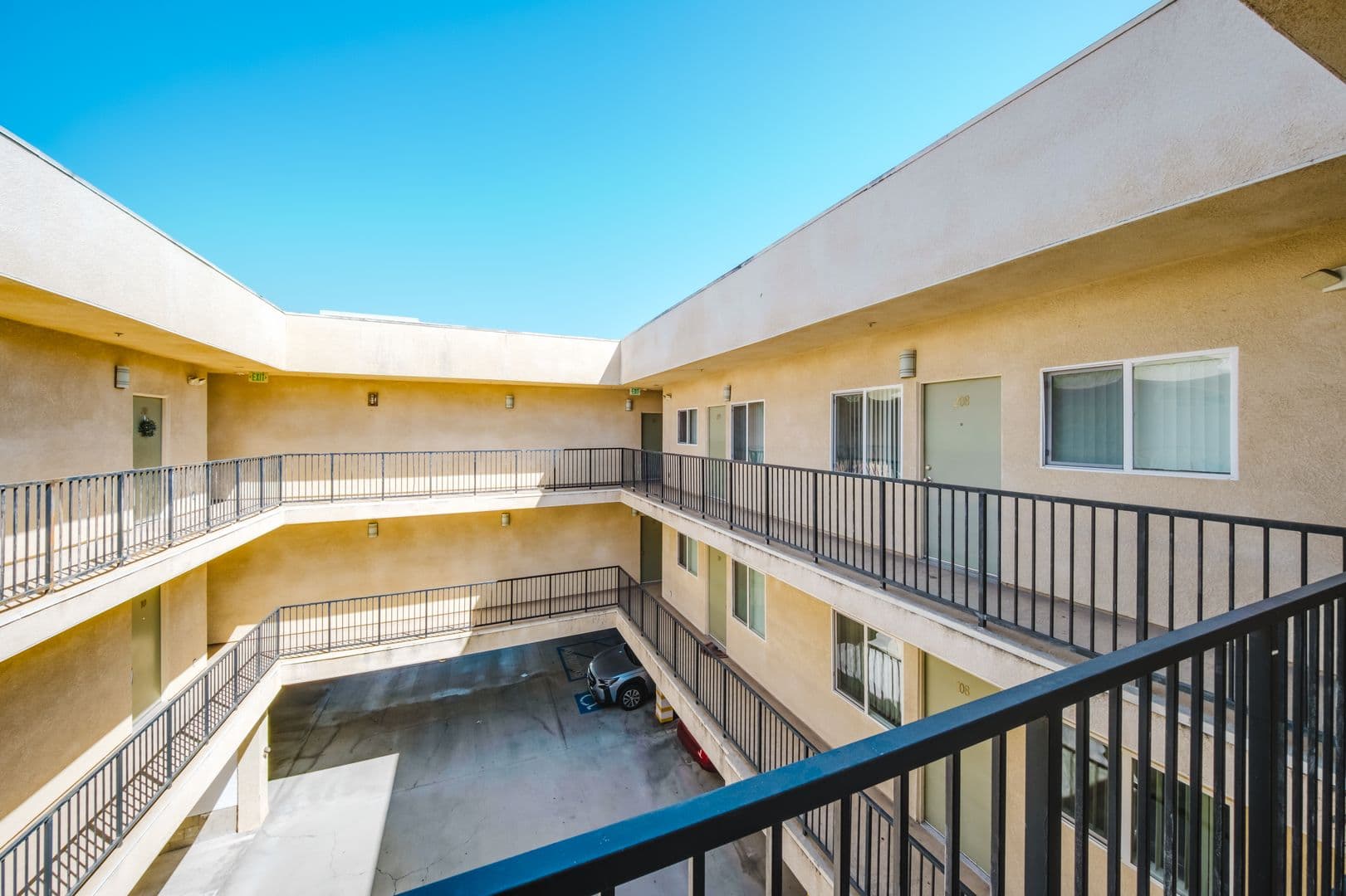 Los Angeles Apartment: 251 Robinson Street