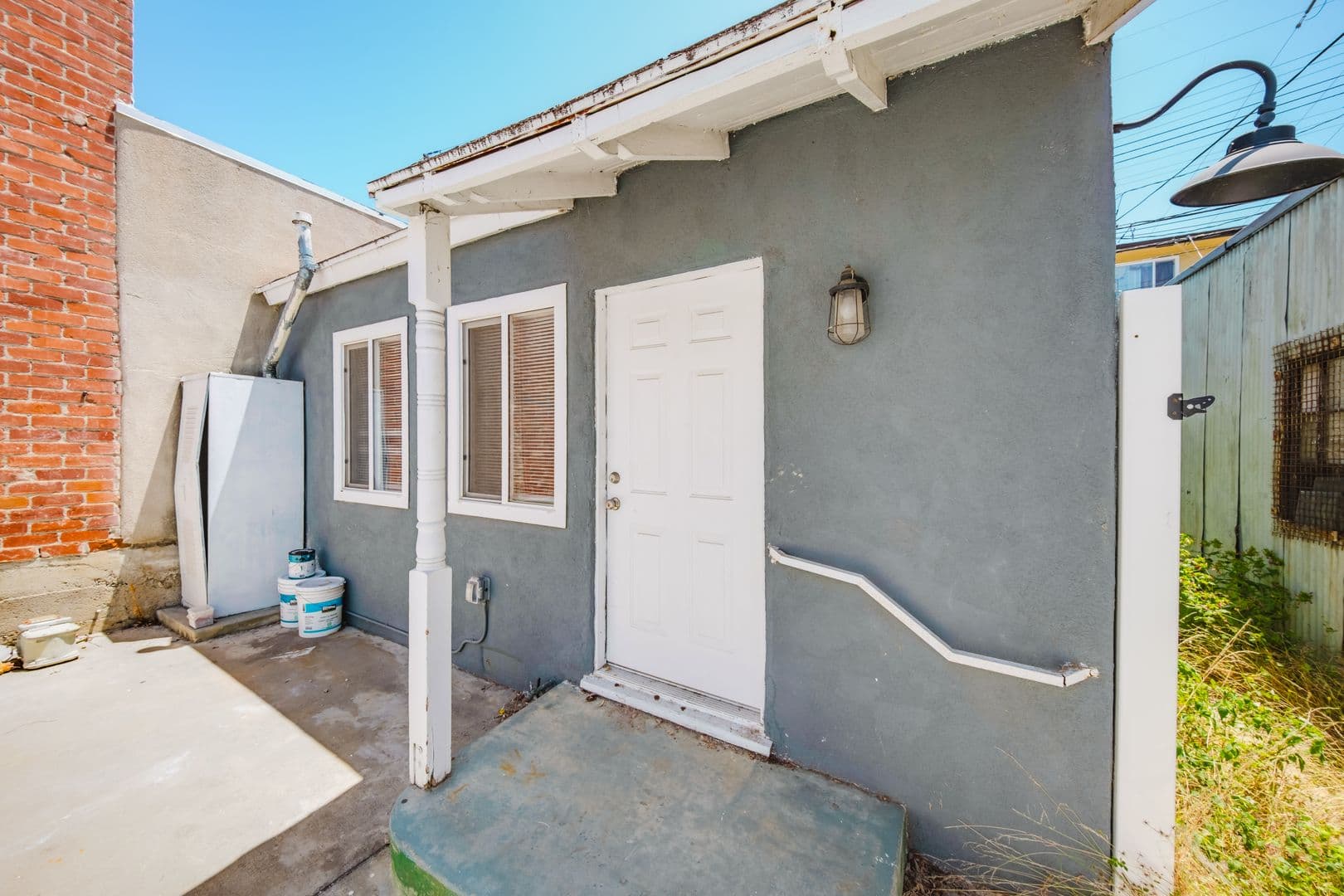 West Hollywood Apartment: 7764, 7766 & 7766 1/2 Santa Monica Blvd