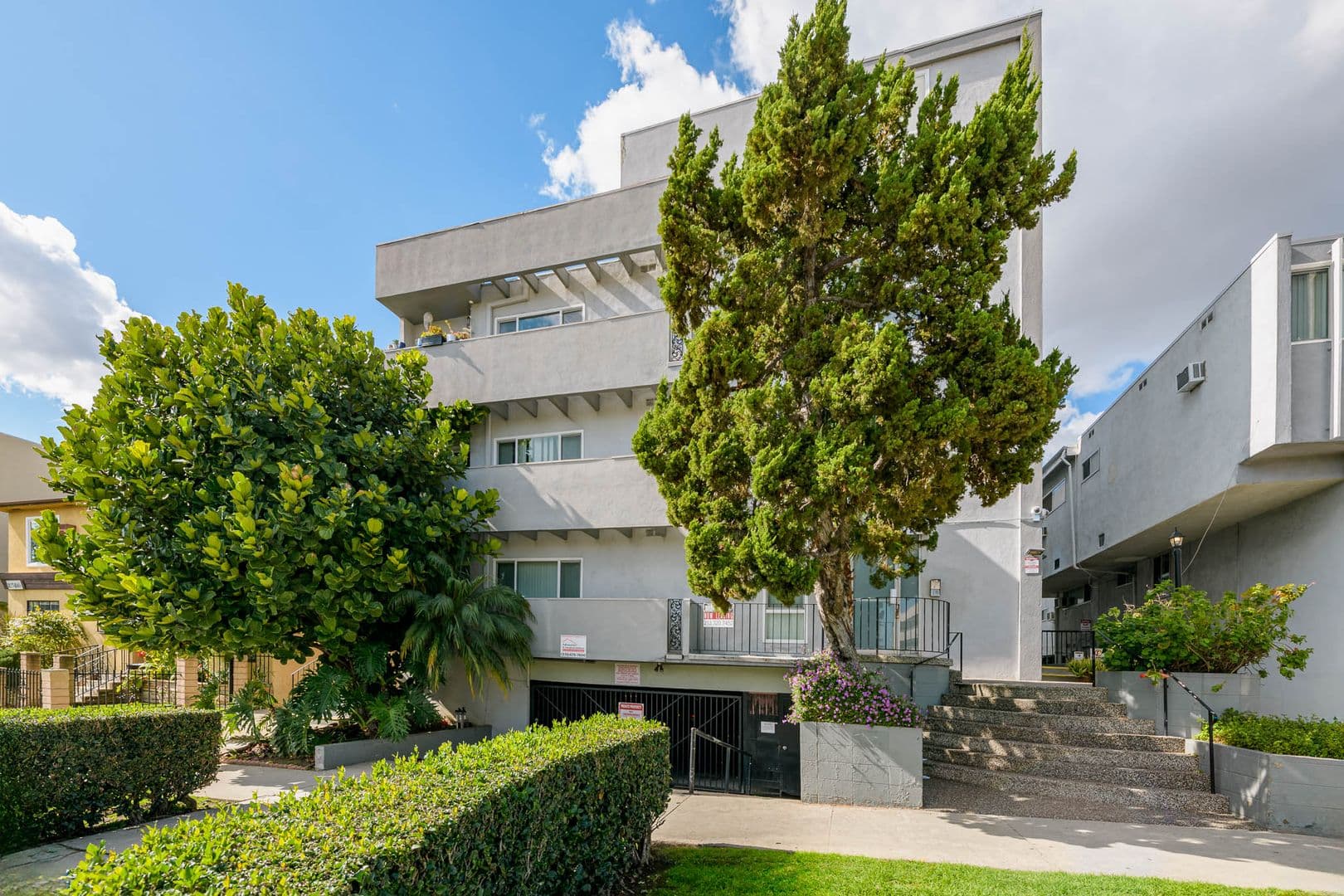 Los Angeles Apartment: 1847 Winona Blvd