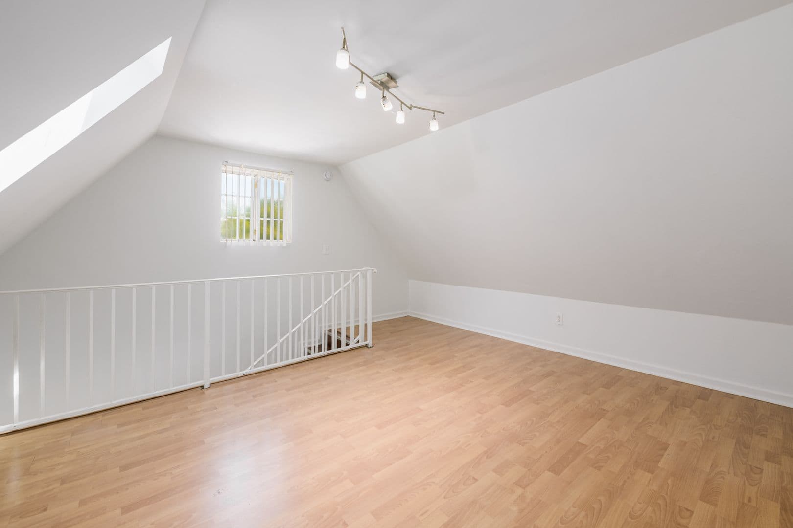 Los Angeles Apartment: 1317 N Bronson Ave