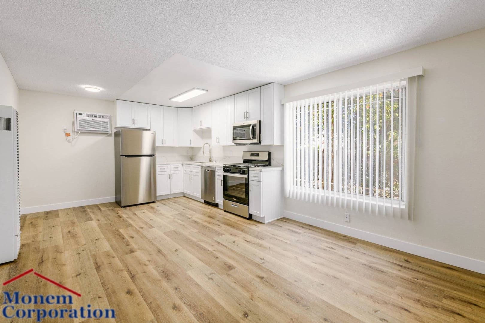 Van Nuys Apartment: 6861 Sepulveda Blvd
