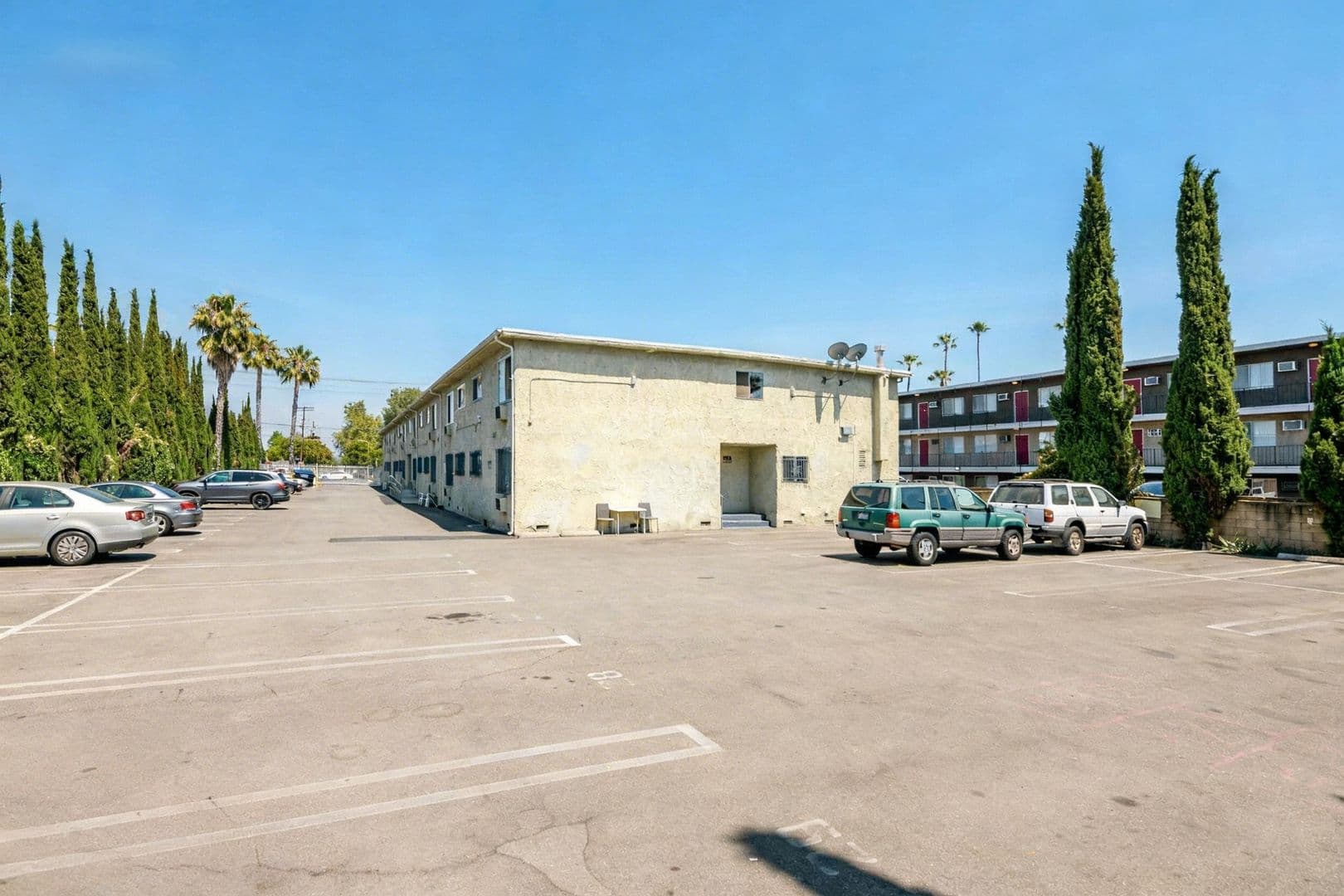 Van Nuys Apartment: 6861 Sepulveda Blvd