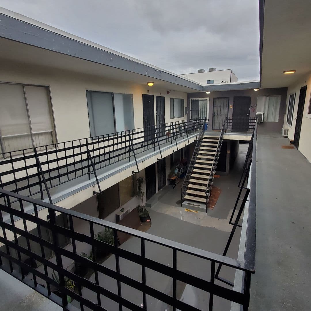 Los Angeles Apartment: 4845 Saturn Street