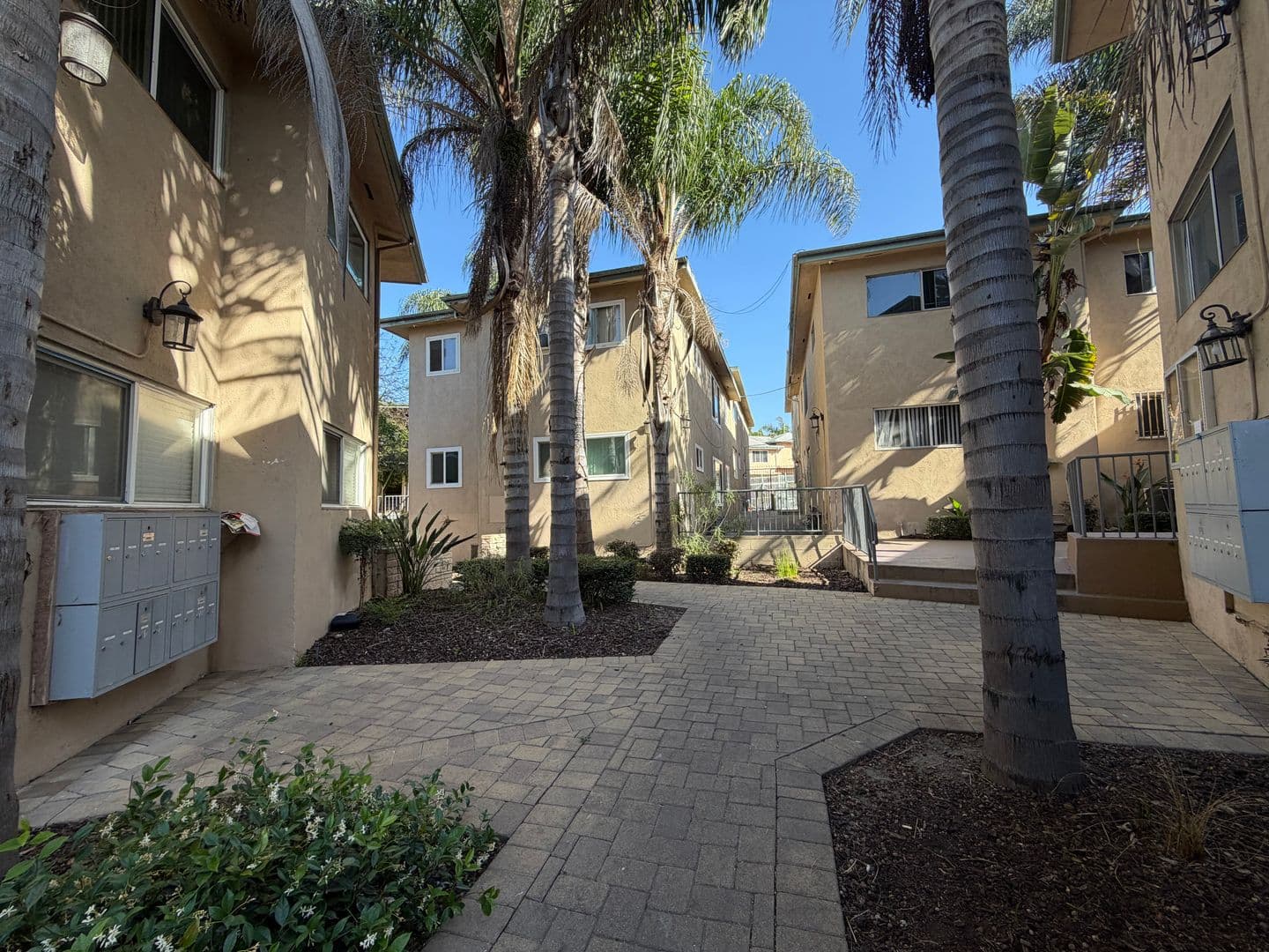 Los Angeles Apartment: 4046-4052 Coco Ave