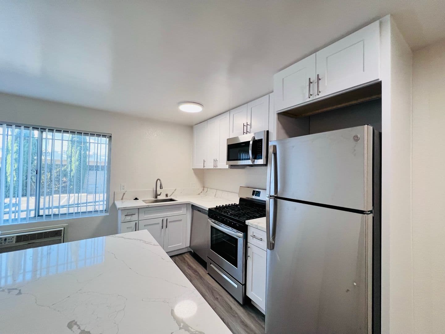 Van Nuys Apartment: 6861 Sepulveda Blvd