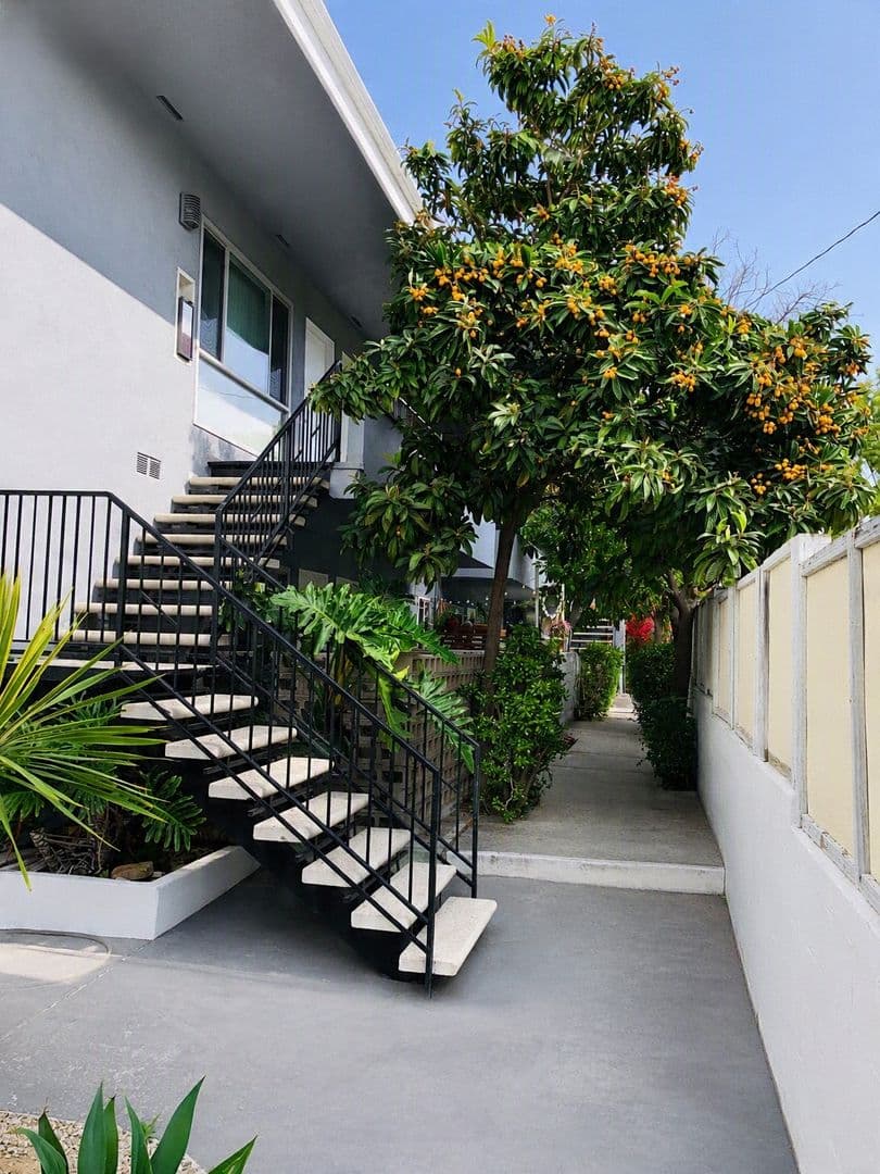 Los Angeles Apartment: 1851 Winona Blvd (Chatelet)