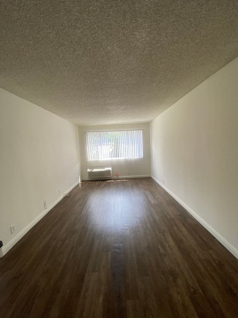Los Angeles Apartment: 4124 Eagle Rock Blvd