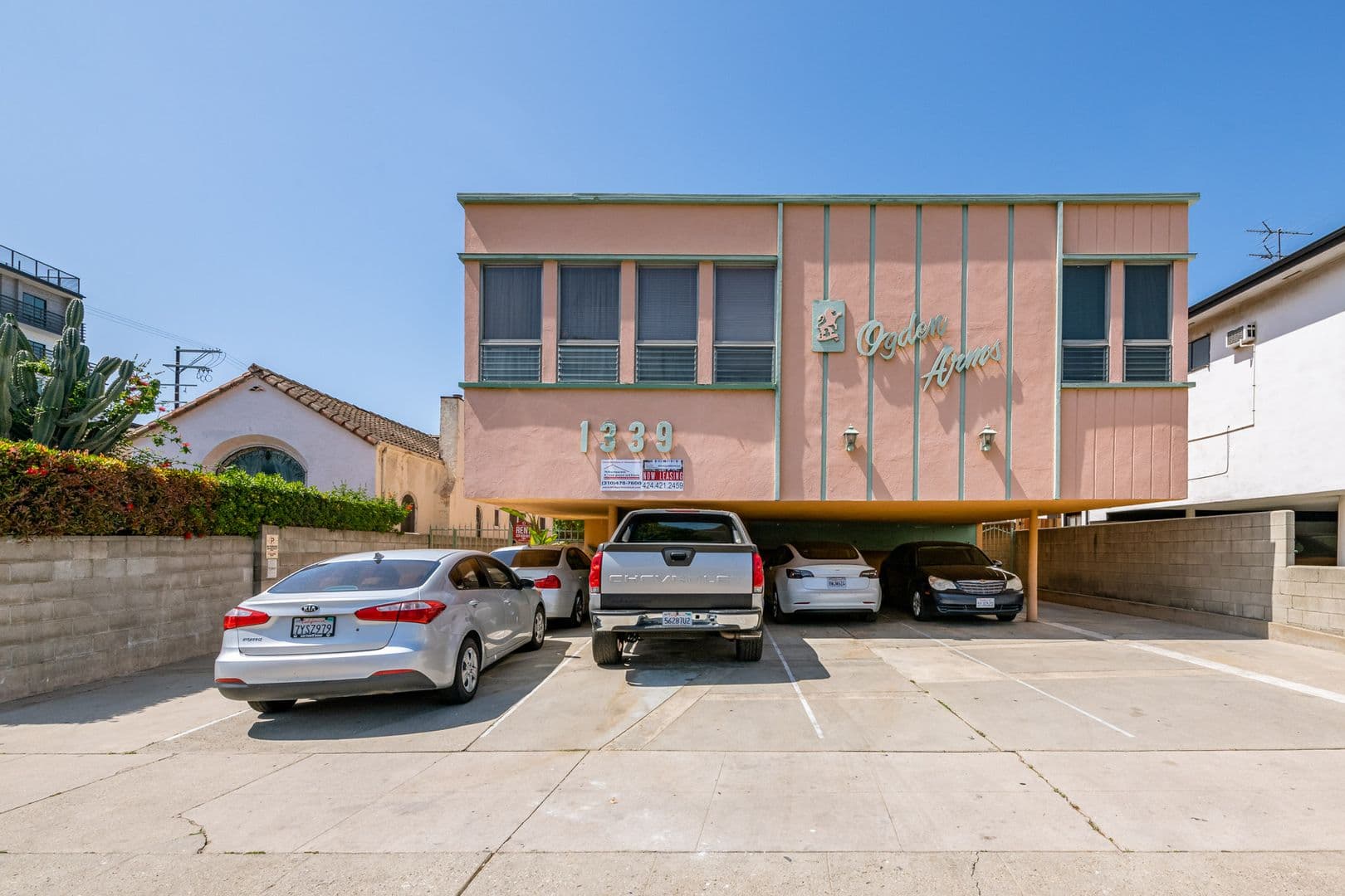 Los Angeles Apartment: 1339 S Ogden Dr