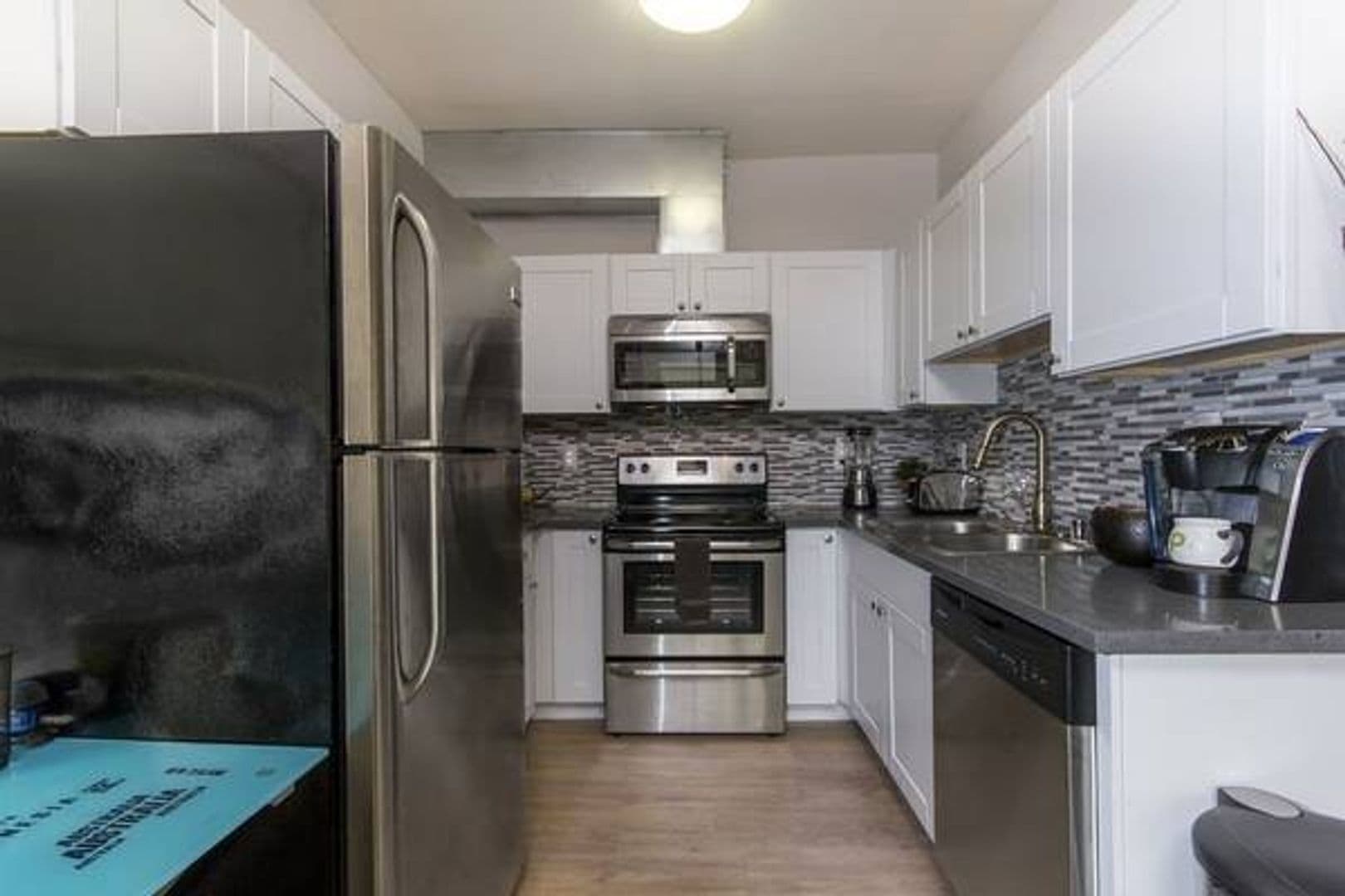 Los Angeles Apartment: 412 S Lake Street