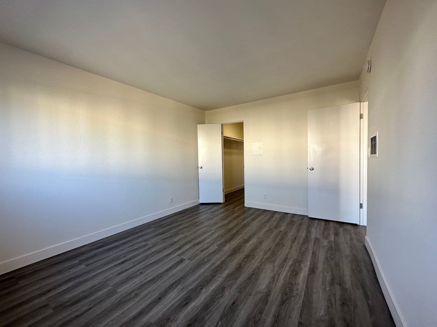 Van Nuys Apartment: 6861 Sepulveda Blvd