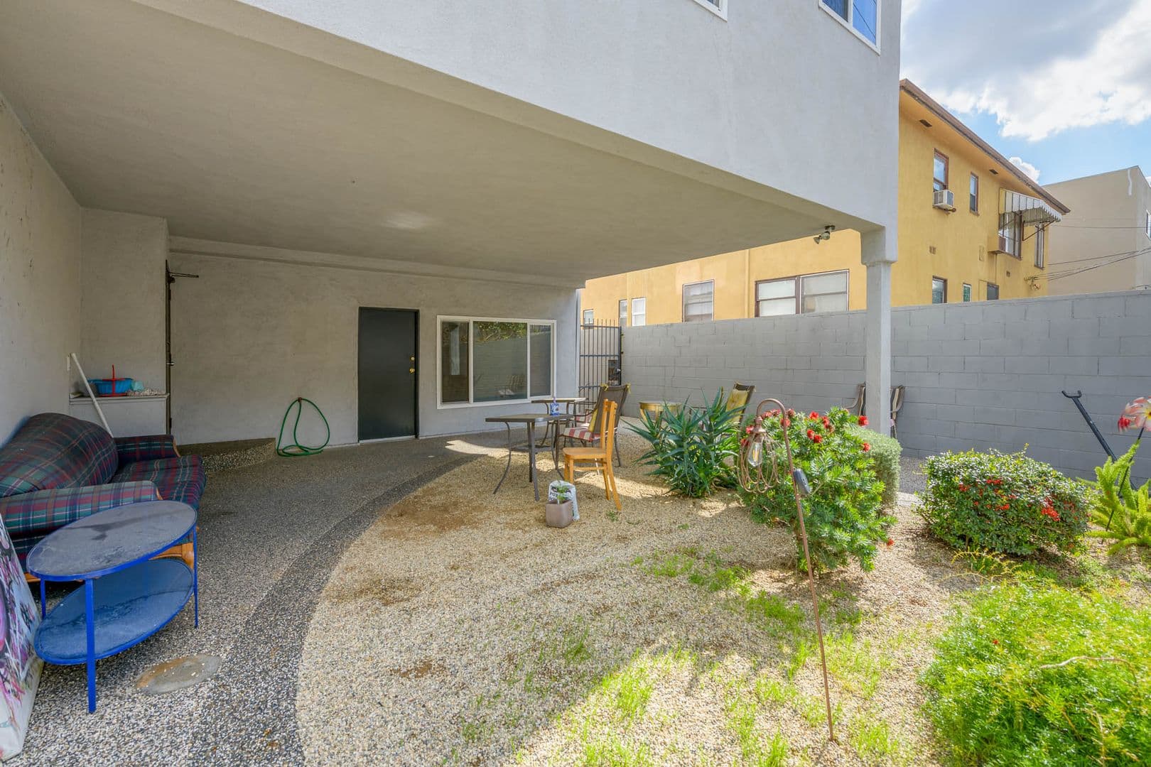 Los Angeles Apartment: 1847 Winona Blvd