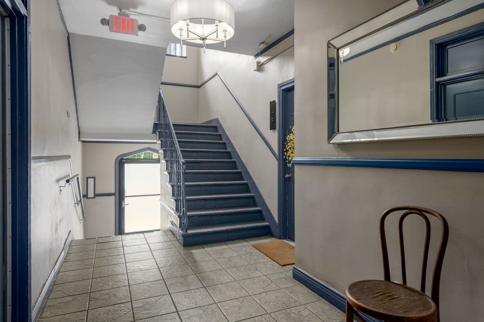 Los Angeles Apartment: 1317 N Bronson Ave