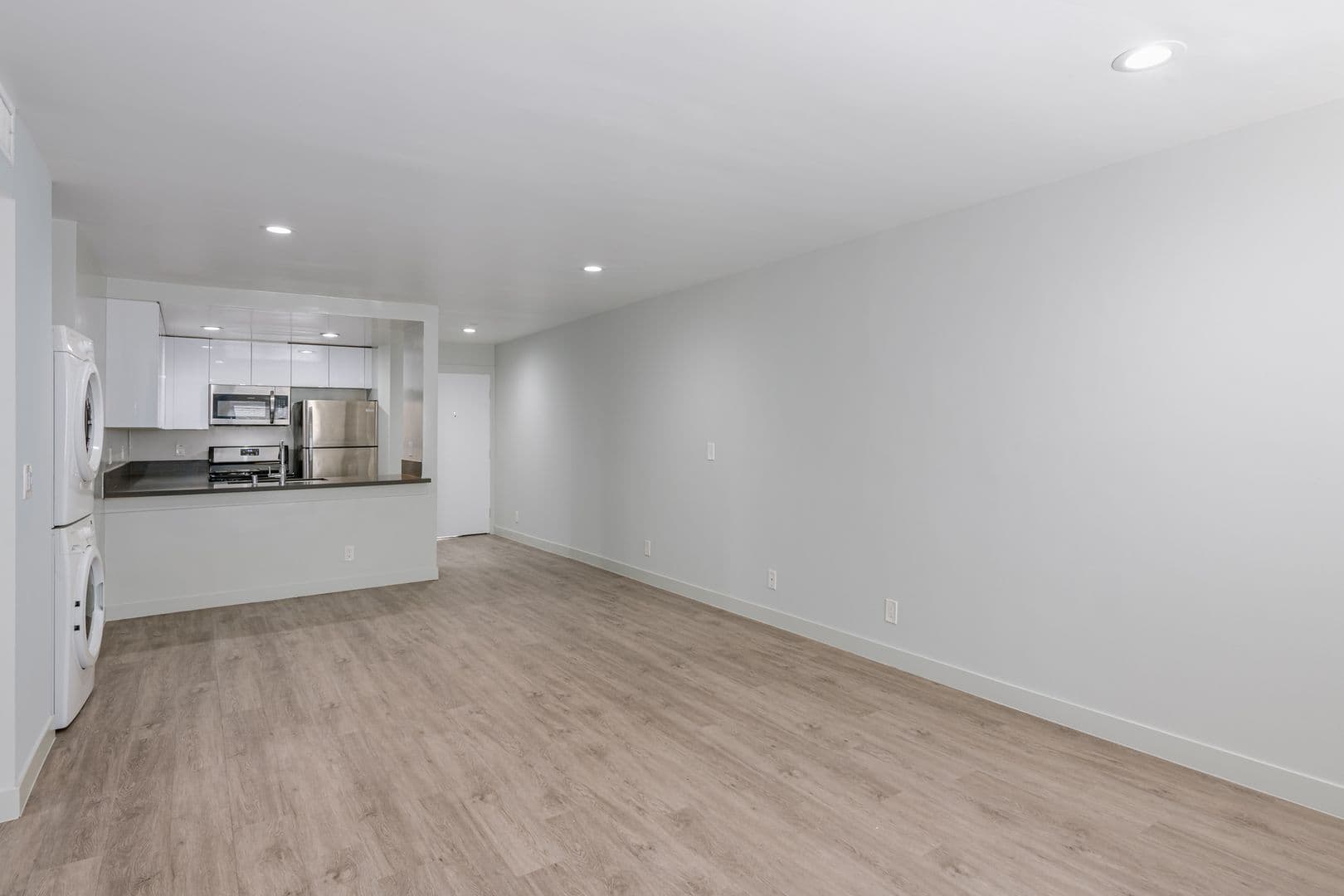 Los Angeles Apartment: 1535 N Kenmore Ave