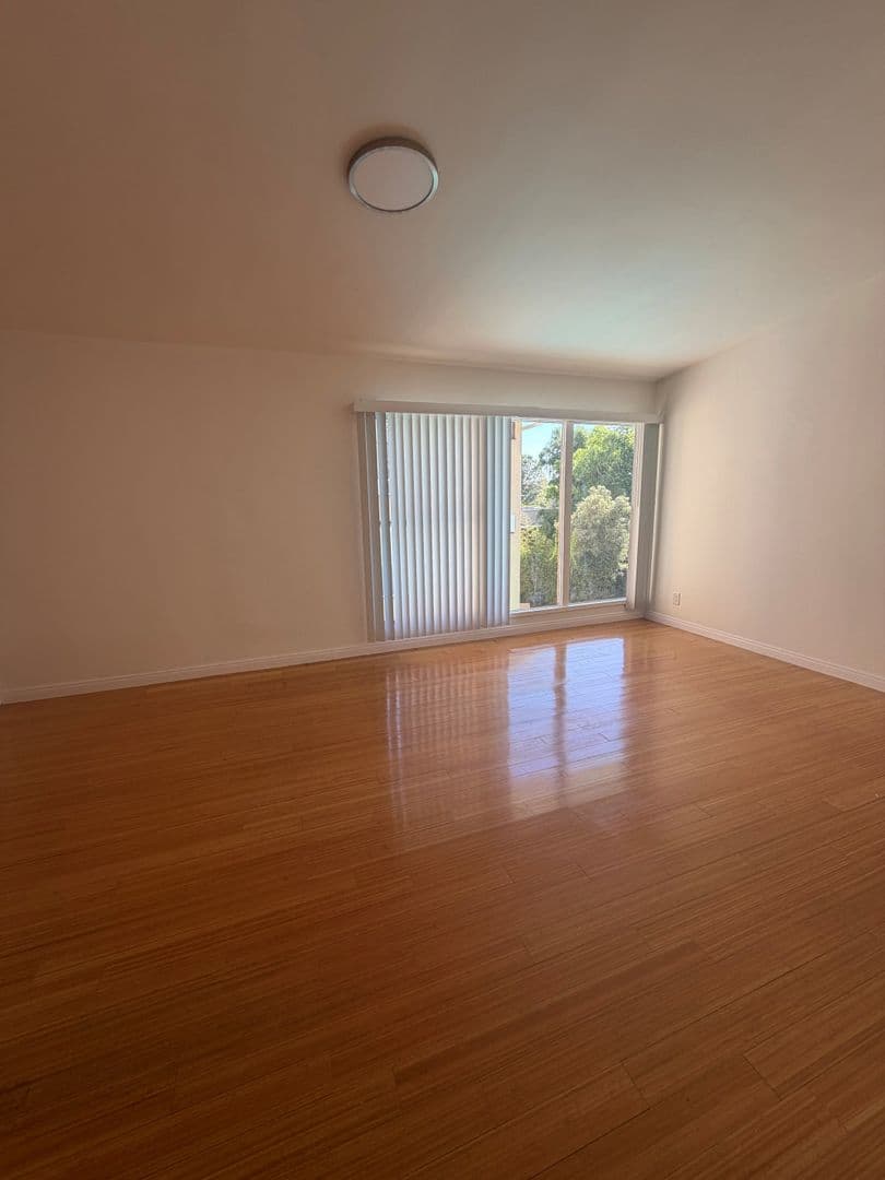 West Hollywood Apartment: 1326 N Flores Street