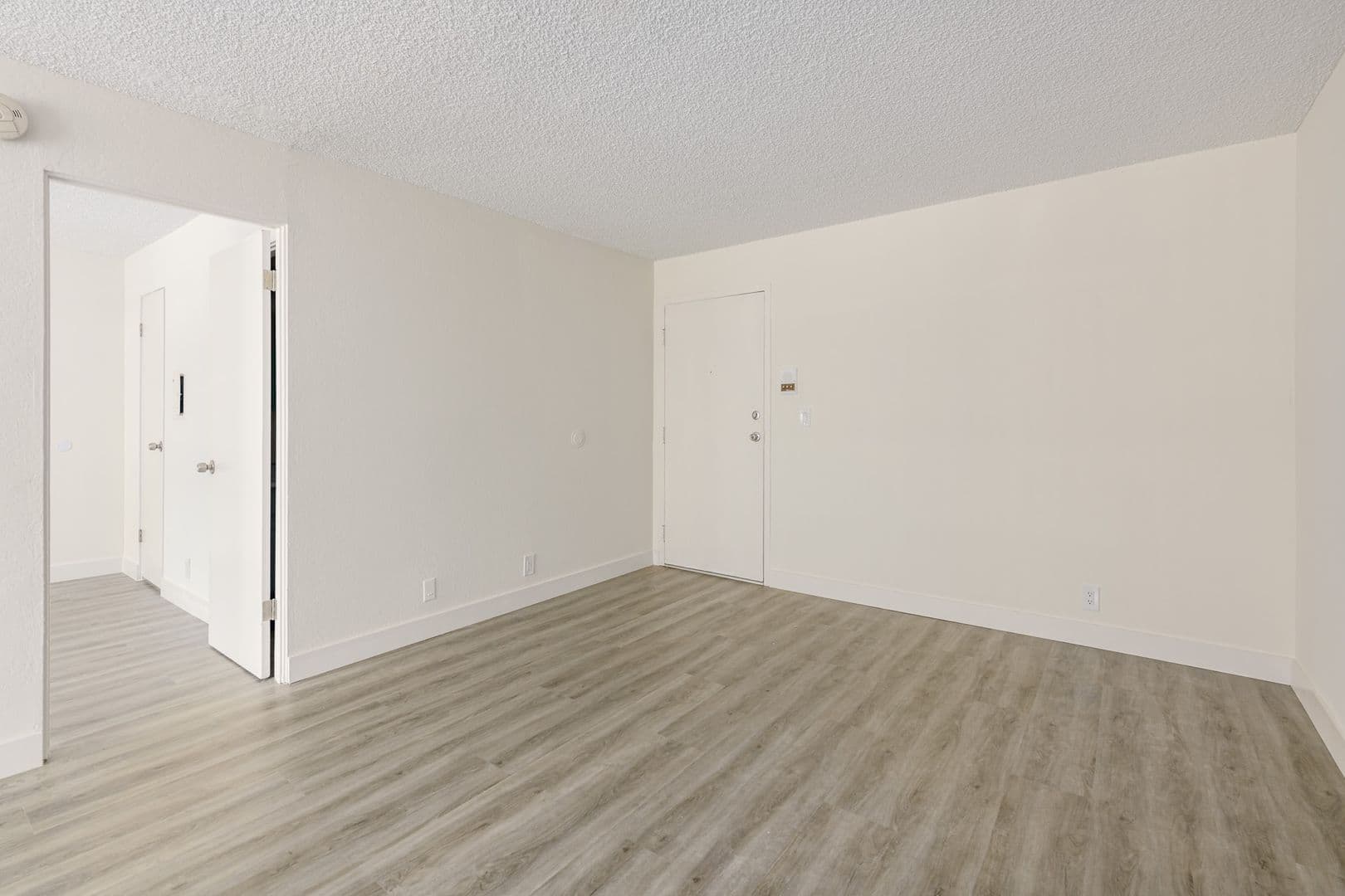 Van Nuys Apartment: 6861 Sepulveda Blvd