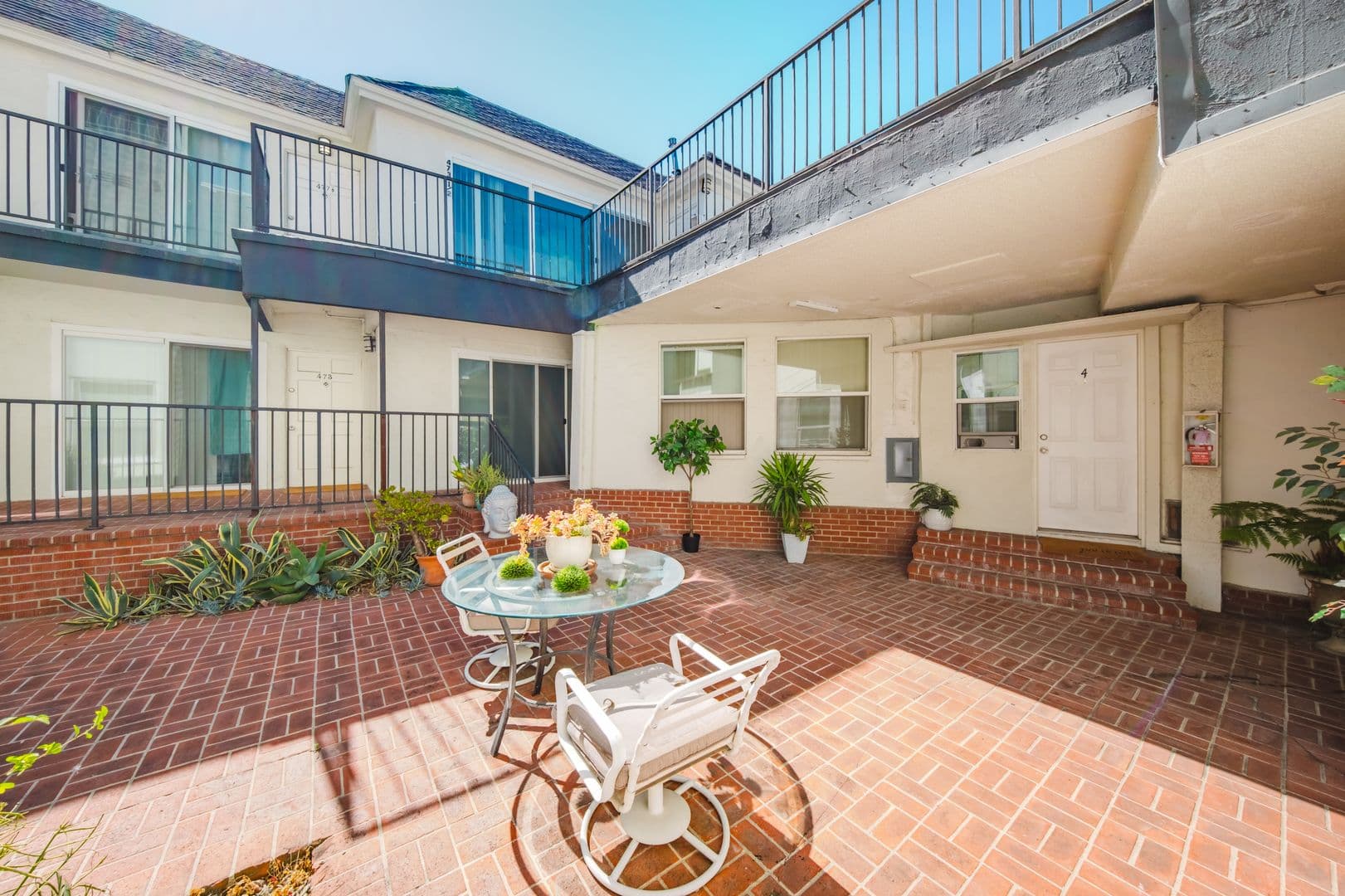 Beverly Hills Apartment: 485 S Roxbury Dr