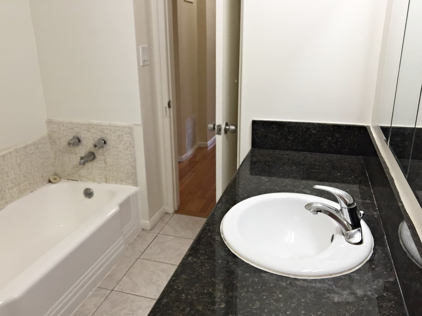 Los Angeles Apartment: 933 N Wilcox Ave