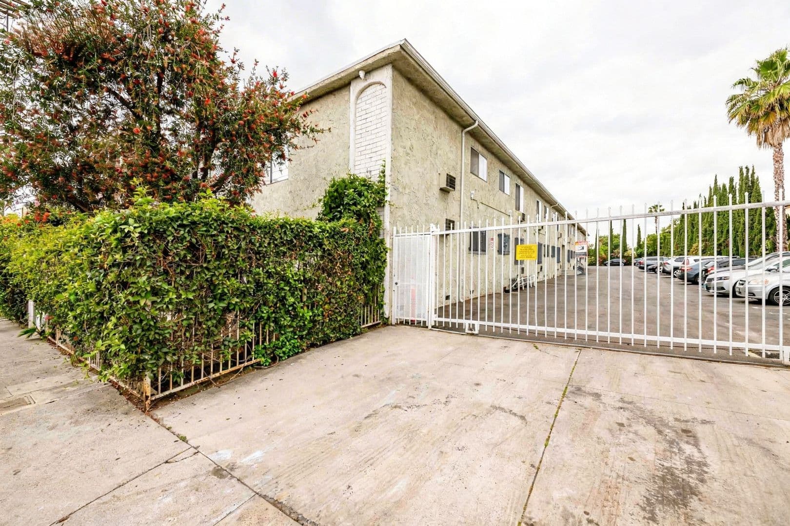 Van Nuys Apartment: 6861 Sepulveda Blvd