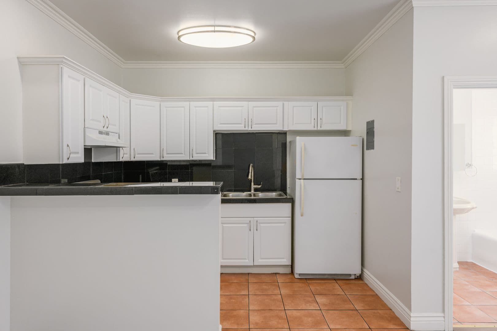 Los Angeles Apartment: 1317 N Bronson Ave