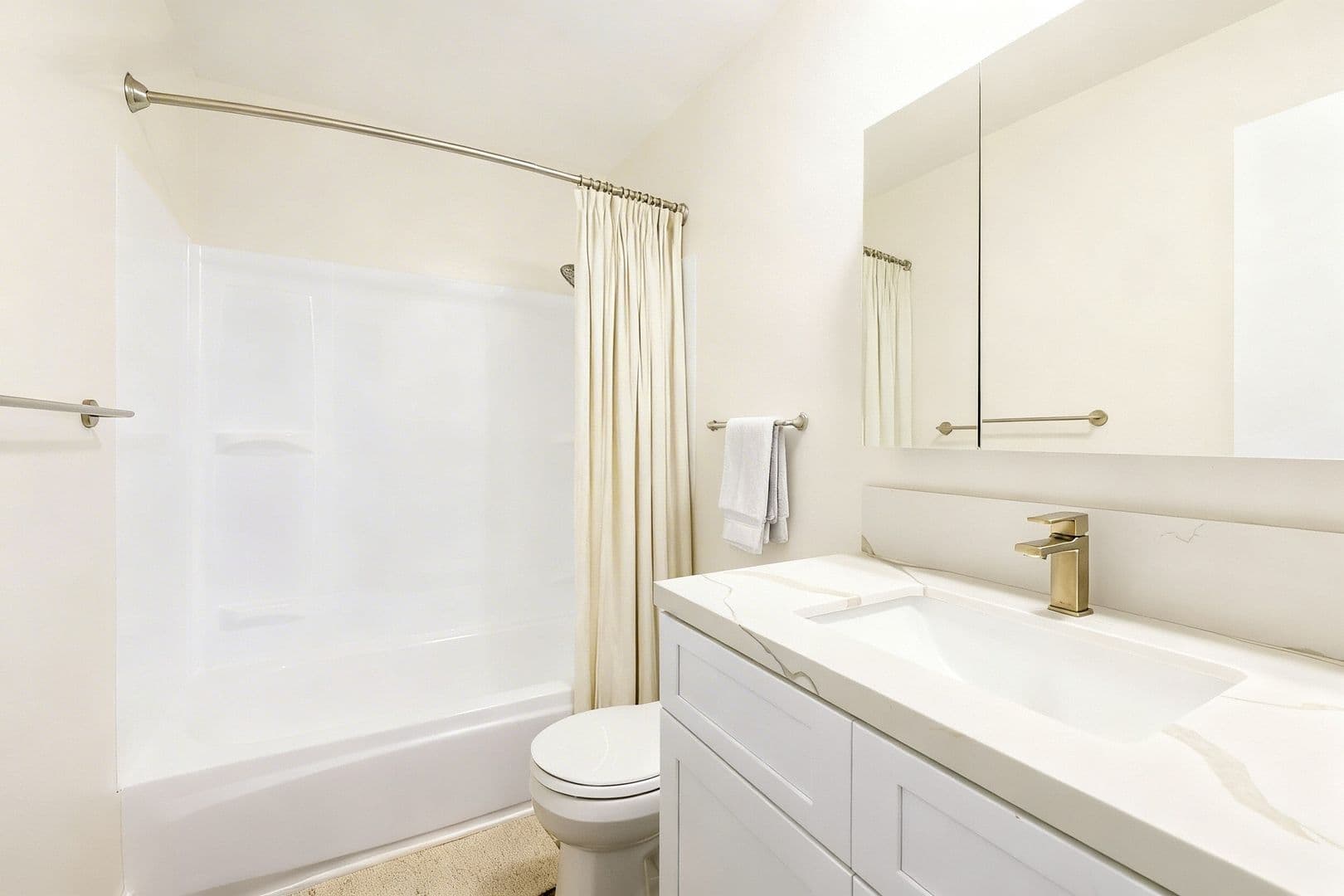 Van Nuys Apartment: 6861 Sepulveda Blvd