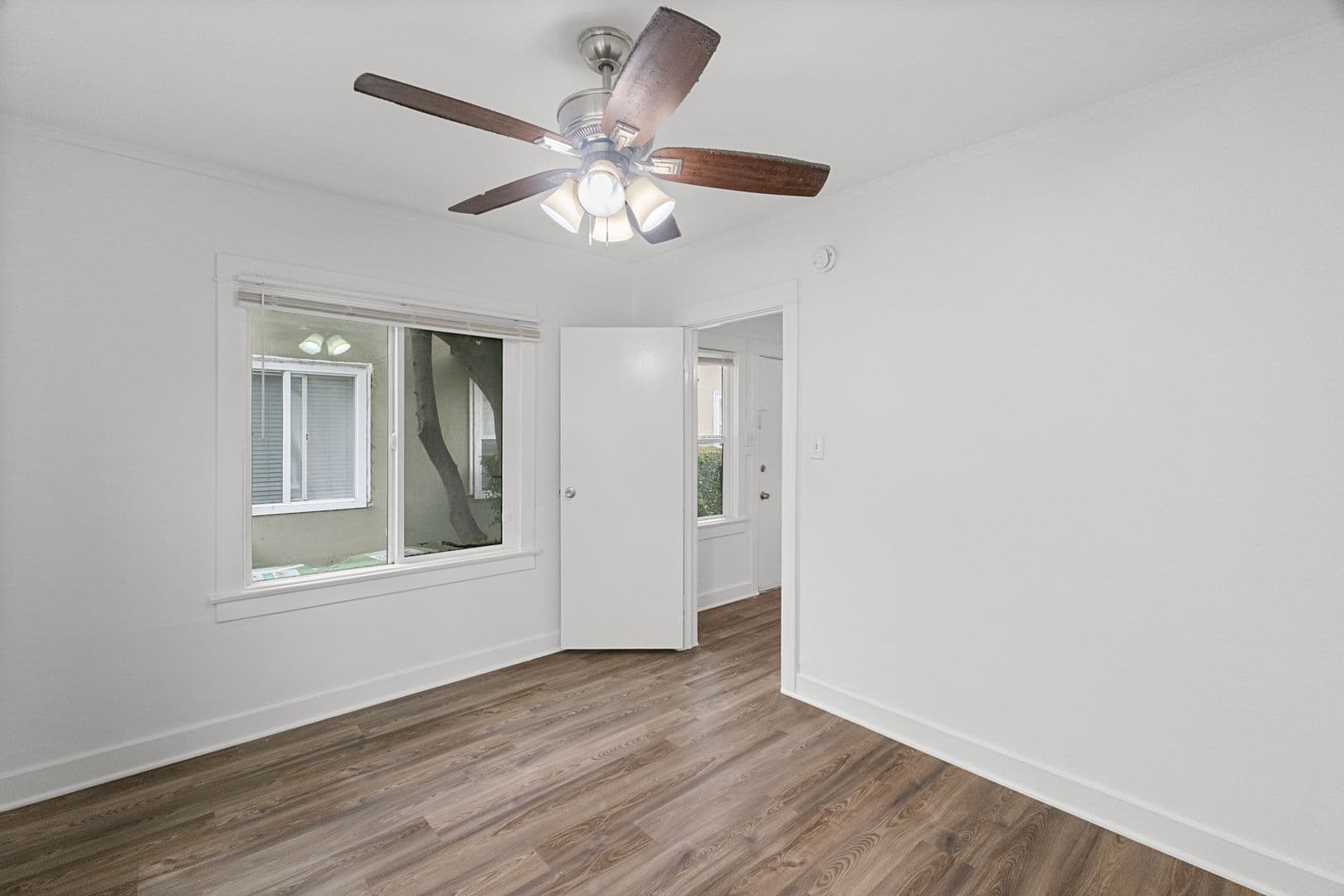 Los Angeles Apartment: 5414 Fountain Ave