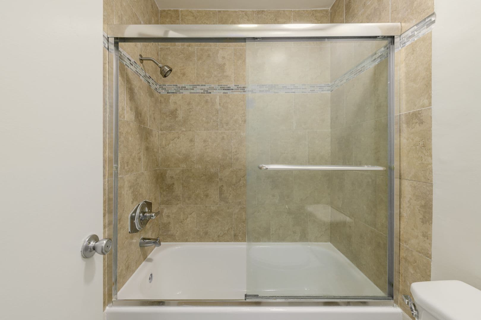Los Angeles Apartment: 1847 Winona Blvd