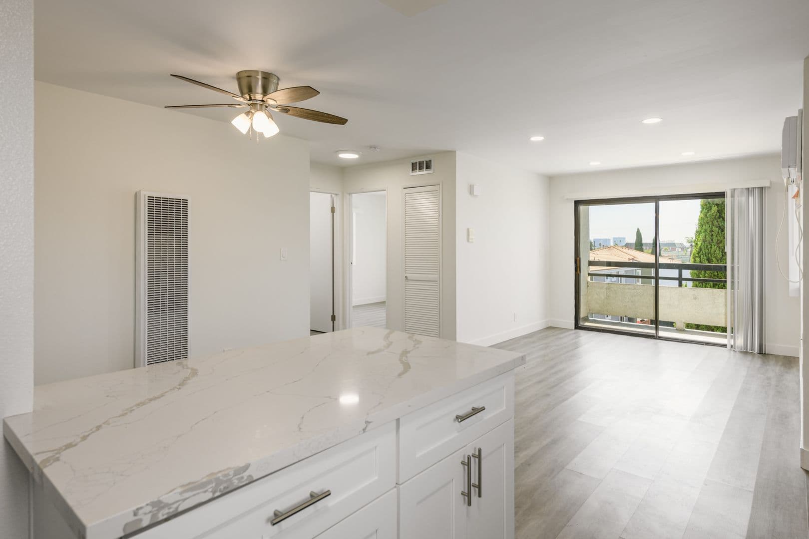 Los Angeles Apartment: 5533 Barton Ave