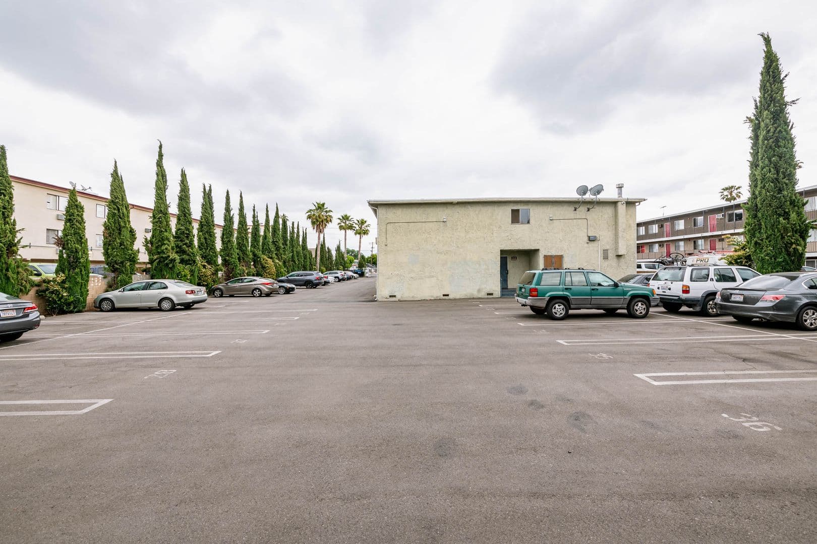 Van Nuys Apartment: 6861 Sepulveda Blvd