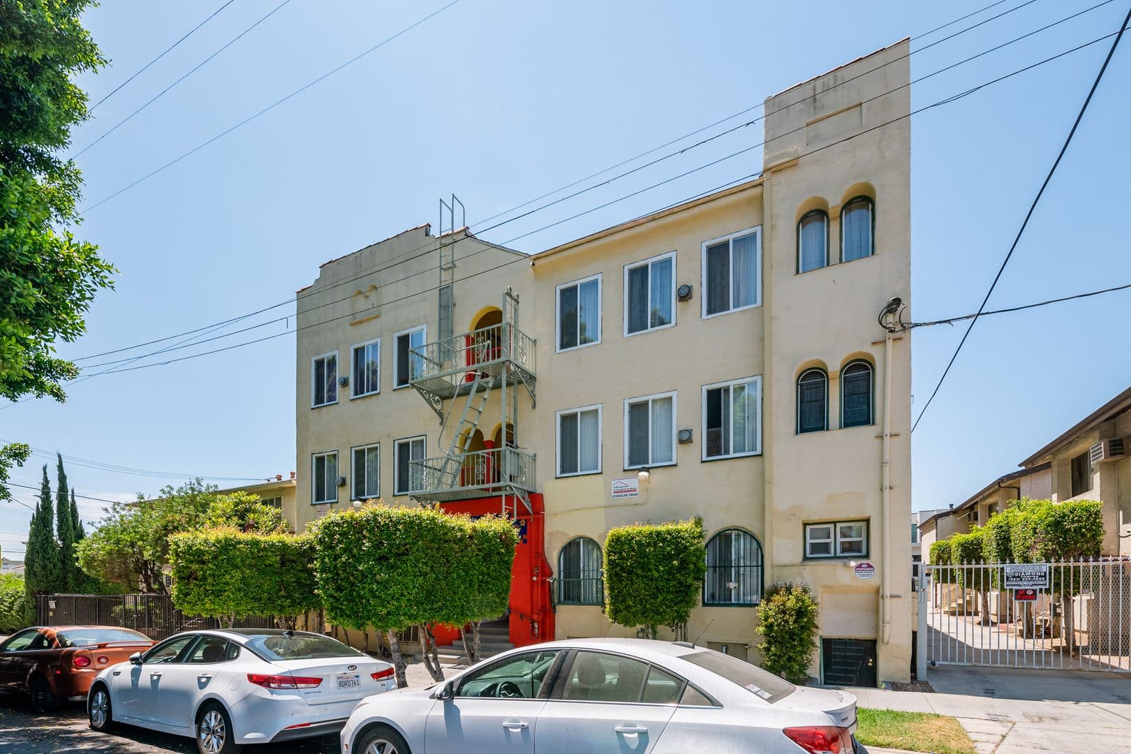 Los Angeles Apartment: 1623 N Mariposa Ave