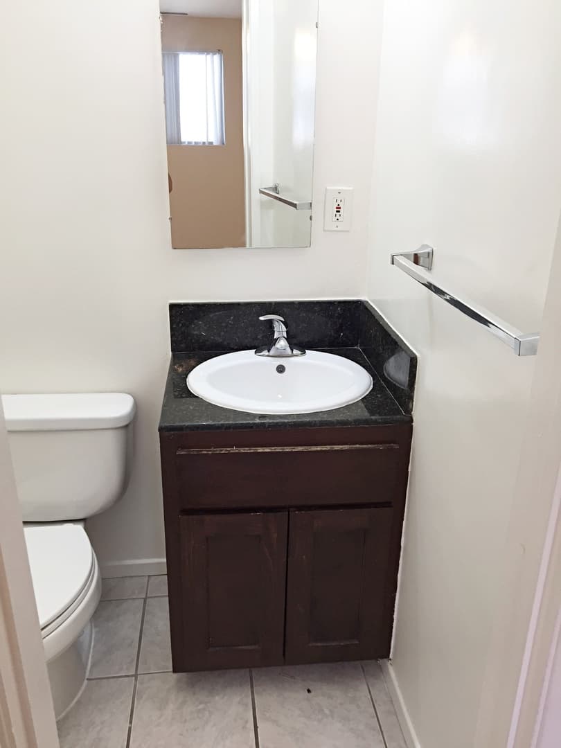 Los Angeles Apartment: 933 N Wilcox Ave