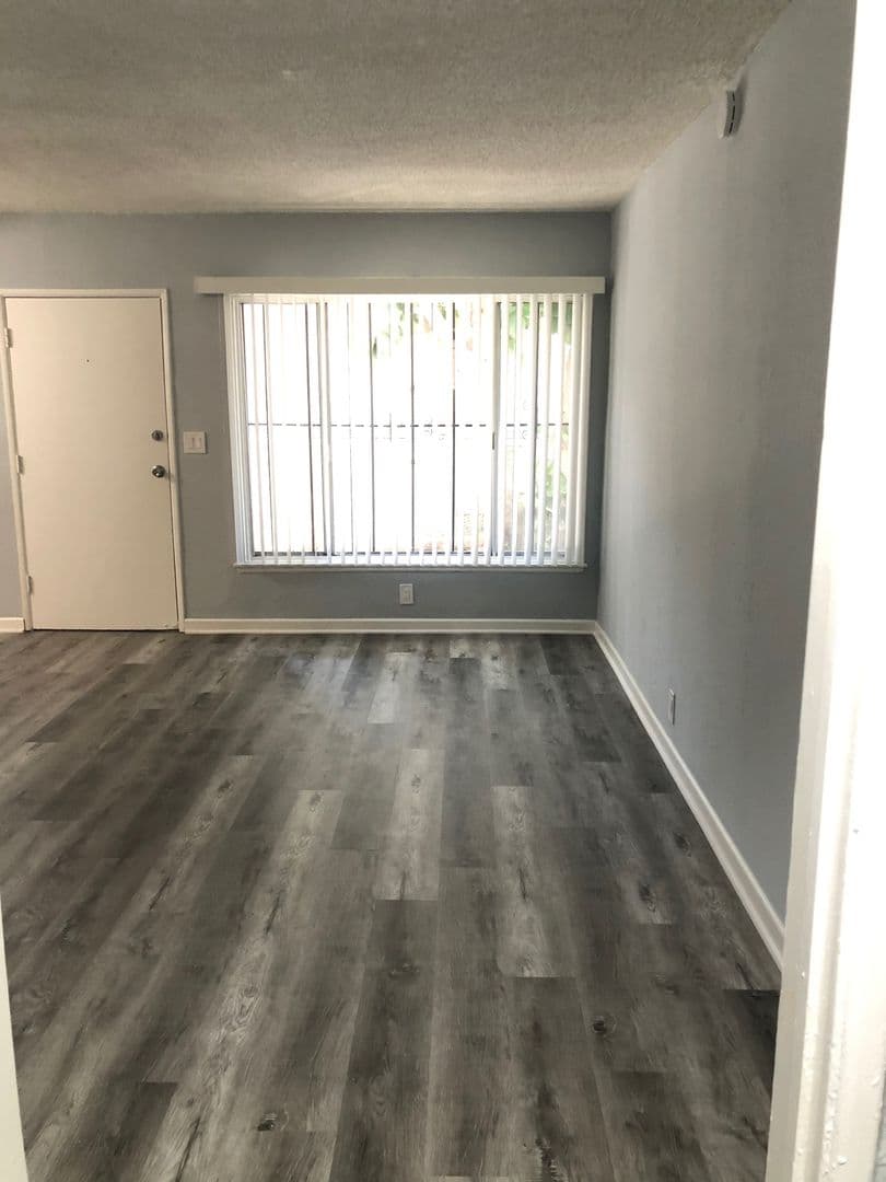 Los Angeles Apartment: 4847 W. Slauson Ave